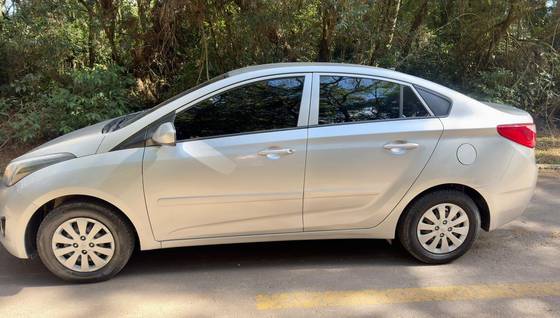 HYUNDAI HB20S 1.0 COMFORT PLUS 12V FLEX 4P MANUAL